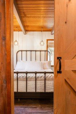 Barn door bedroom, lake arrowhead