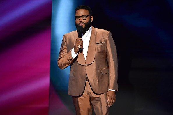 Anthony Anderson Holstein the 2020 NAACP Awards photo by Dave Evans of Backstage Access Mag.