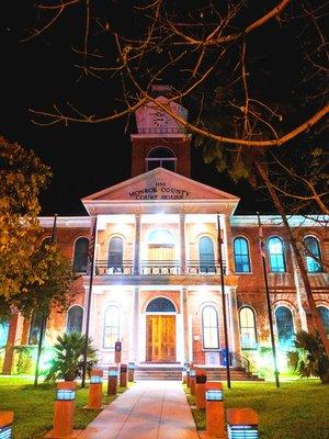 Monroe County Courthouse -- entrance