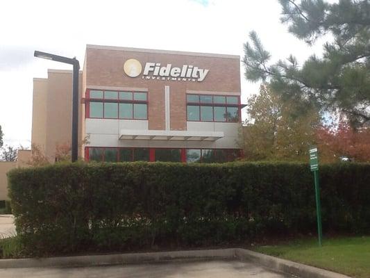 Store front of Fidelity Investments.