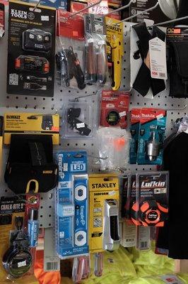 Headlamps, measuring tapes/holders, chuck adapters, tool holders