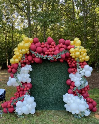 Our Boxwood Hedge Rental and Floral add on perfectly complement our Balloon services! When you book, be sure to add on a rental or backdrop!