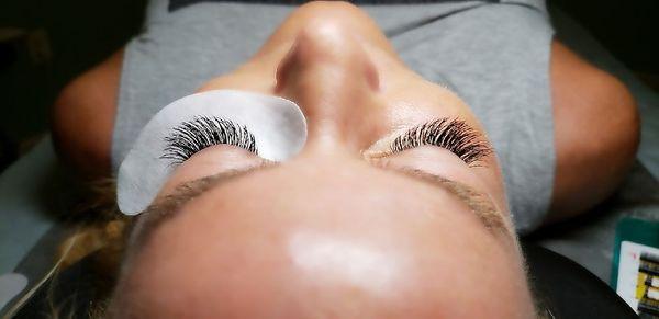 Full set of Xtreme lashes by Erin.