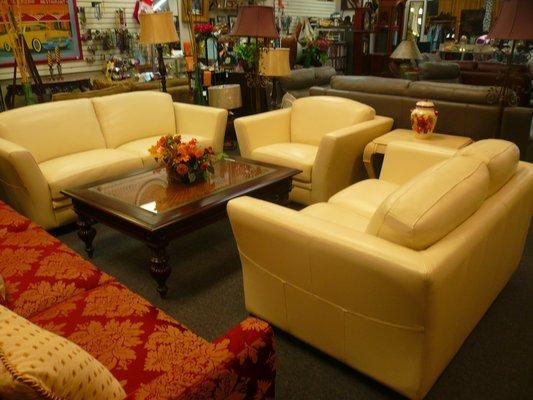 BRAND NEW CREAM 3 PIECE ITALIAN LEATHER LIVING ROOM SET, $1995.