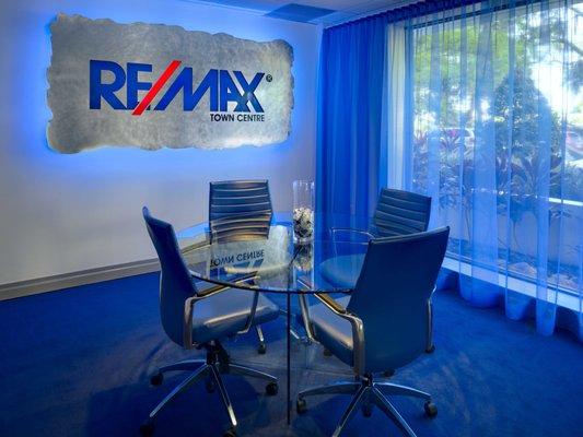 The Colarusso Group at RE/MAX Town Center features private conference rooms when assisting our clients!