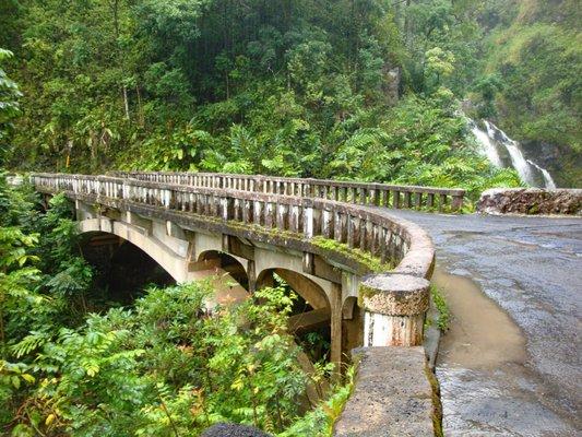 Famous Road to Hana Waterfalls and Lunch with Stardust Hawaii