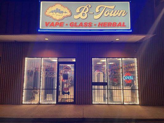 B-Town Vapes & Glass - Broadwater