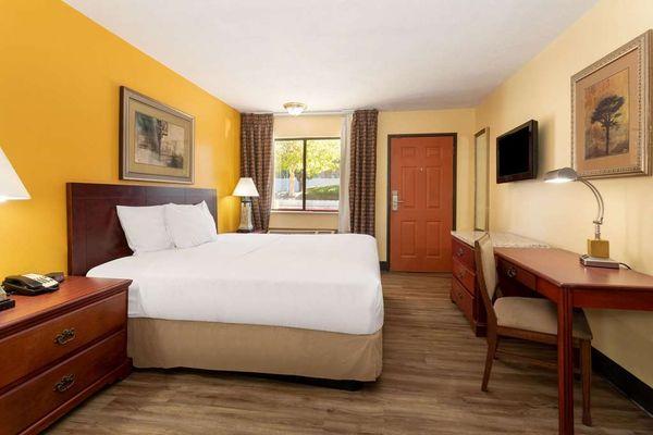 Travelodge by Wyndham Albuquerque East