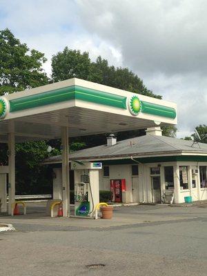 BP Gas Station -- 539 Main Street / Route 1A, Walpole            Station