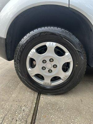 Wheel detail & tire shine applied