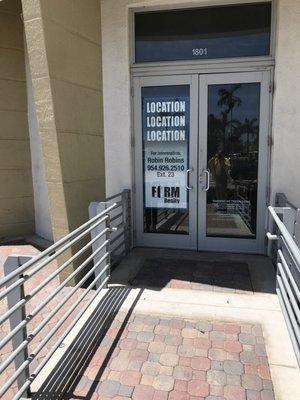 This formerly wonderful Starbucks store is permanently CLOSED - The location (I've included a photograph) is available for rent -