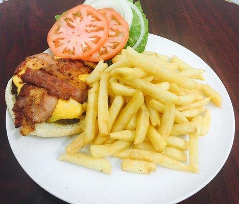 Bacon cheeseburger w.fries