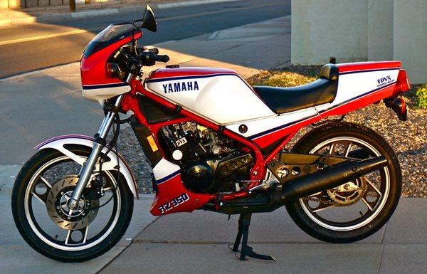 Original 1984 RZ350L with rare Yamaha accessory Solo Seat Cowl kit. It sure makes it look so Cool!