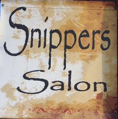 Snippers Salon signage in front of salon