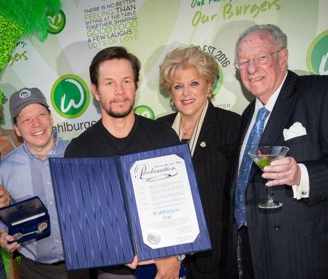 Wahlburgers VIP Event - Chef Paul Wahlberg, Mark Wahlberg, Mayor Carolyn Goodman, Oscar Goodman