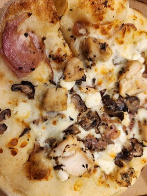 Chicken and goat cheese pizza