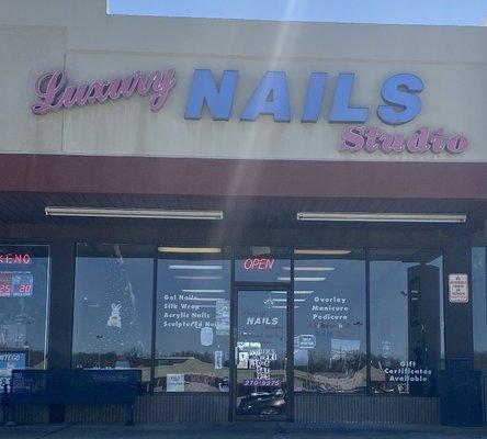 Luxury Nails Studio