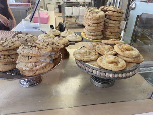 Creme Brûlée and Lemon cookie are divine! Get one of each - they all were delicious!