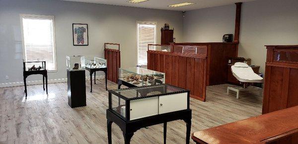 Jewelry gallery & tattoo booths