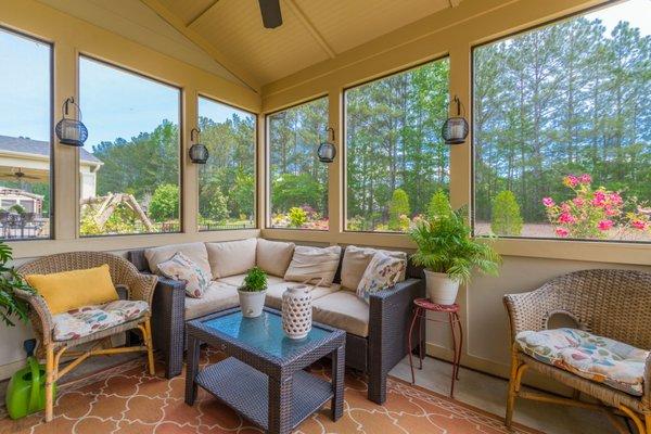 Top Quality Listing Photos - Gorgeous Sunroom