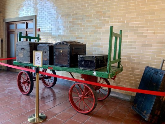 1900 Mail and Baggage Cart.