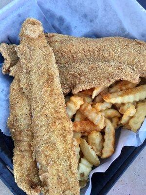 The Fat Baby plate (Fish) with fries