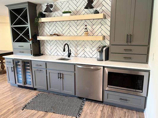 Traditional meets modern wet bar!