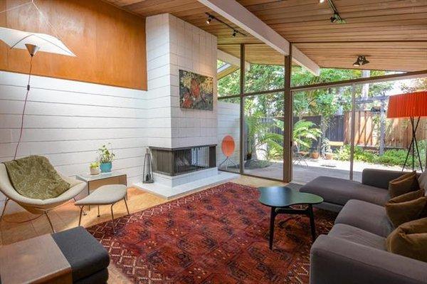 An Eichler Monique Anton sold in the Greenmeadow neighborhood of Palo Alto