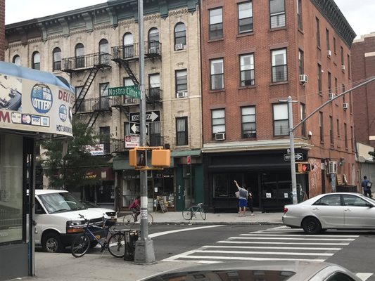 Arnold Moves Nostrand Ave