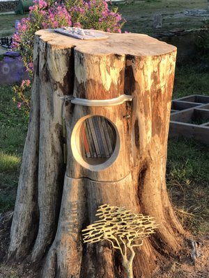 Book nook in a trunk!