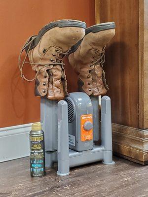 Boot dryer while you get Manly-Pedi