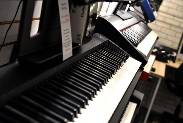 Roland pianos & keyboards