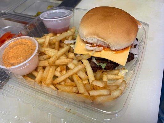 Cheeseburger with fries