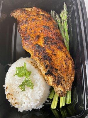 Grilled chicken with 10 different flavors! FeltonFit Flavor shown