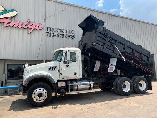 2015 Mack Dump Truck