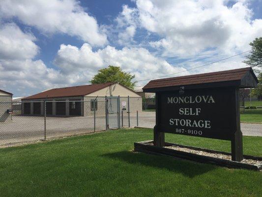 www.monclovaselfstorage.com