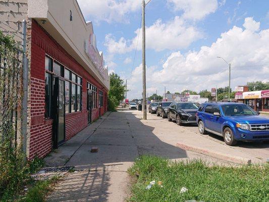 Street parking only - cars rotated quickly as patrons stopped in for baked goods