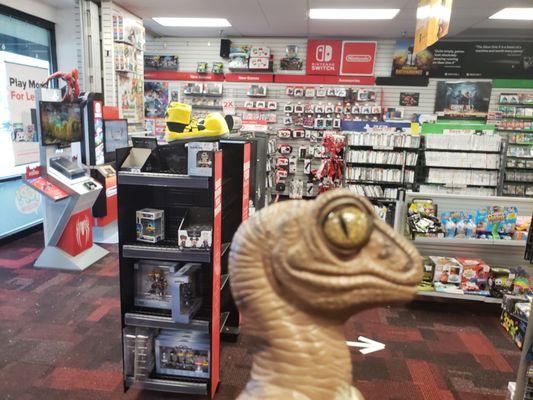 Bob the Raptor says "Nice Store!"