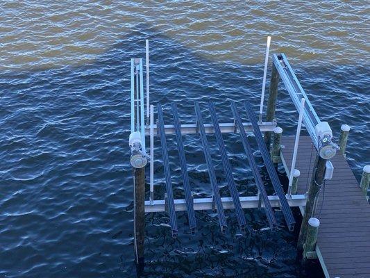 4 Piling Golden Sea Drive Boat Lift set for a Tritoon