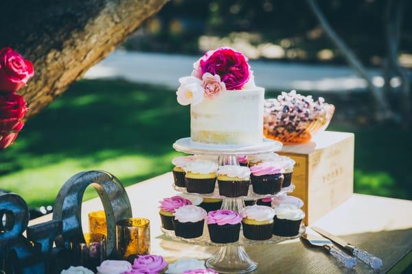 wedding cake flowers