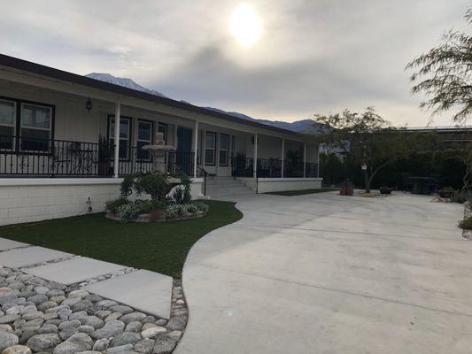 custom concrete driveway with new set manufactured home