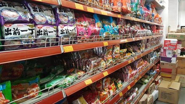 Tons of dried noodles