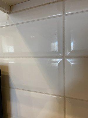 "Move out clean" grime, dirt, splashes on the backsplash after being "cleaned" in a vacant unit