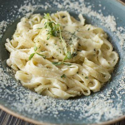 Fettuccine Alfredo
 
 https://www.primaverakosher.com/online-store/Fettuccine-Alfredo-p113293379