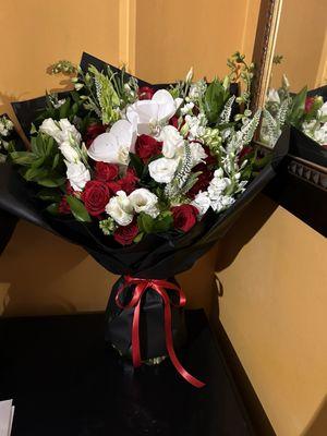 RUHS colors, white, black, red. Large bouquet.