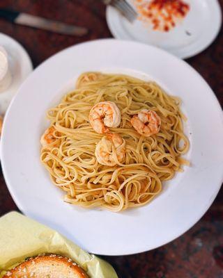 Shrimp scampi w/ linguine / $10.50