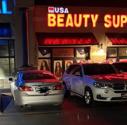 Car parked in front of the Beauty Supply but Greedy's charge a Valet parking fee.  Get real!