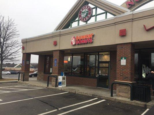 Not many of these Dunkin Donut places around this part of the country, so I figured I'd post one.  ;-)