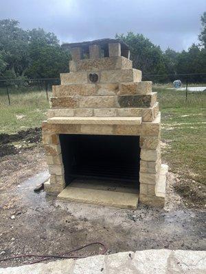 Outdoor fireplace