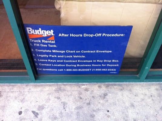 Budget sign instructing renters dropping off a vehicle to "legally park".